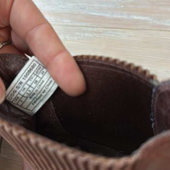 UGG Chelsea boots in classic brown leather - Picture 8 of 12